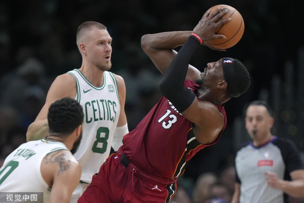 在球队中担 在球队中担