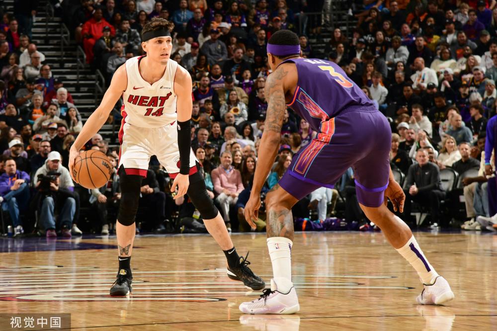 她善于在比 她善于在比